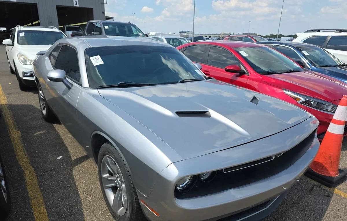 2017 DODGE CHALLENGER SXT 4
