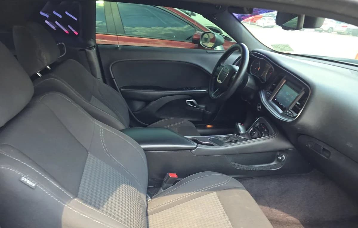 2017 DODGE CHALLENGER SXT 5