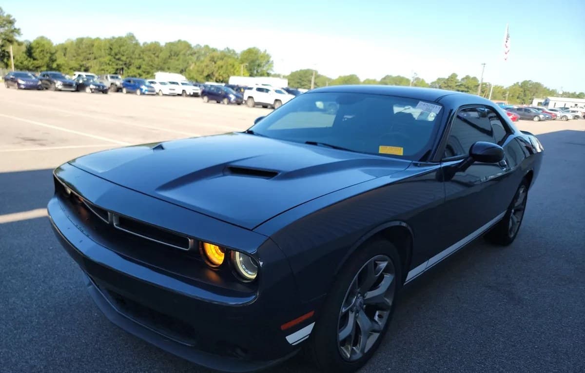 2017 DODGE CHALLENGER SXT 2