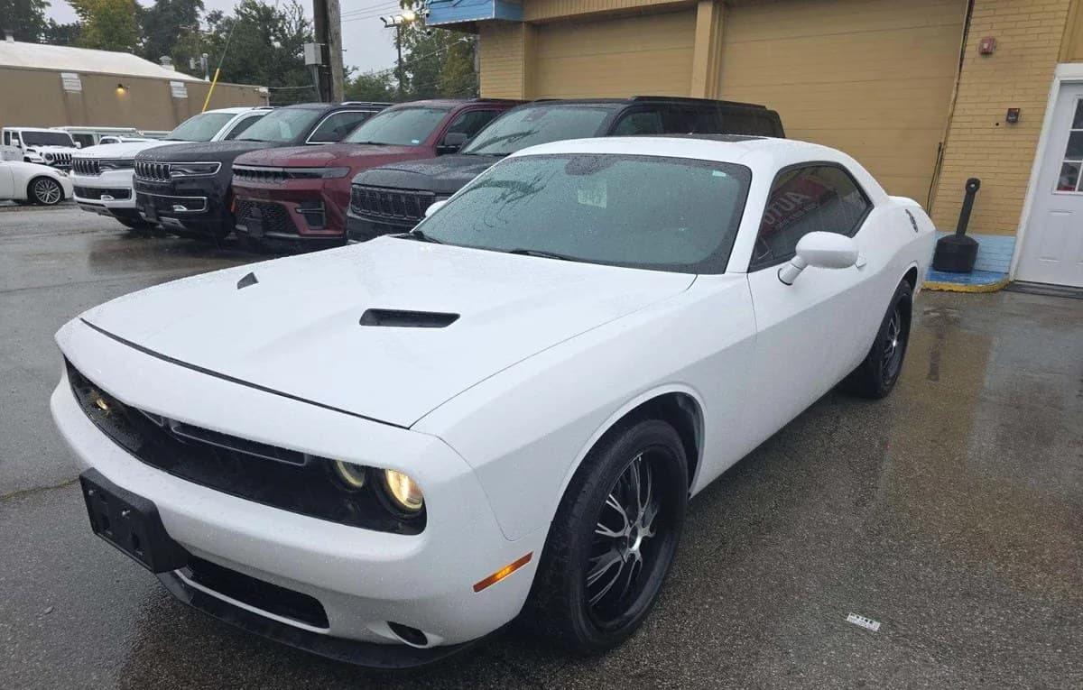 2018 DODGE CHALLENGER SXT 2