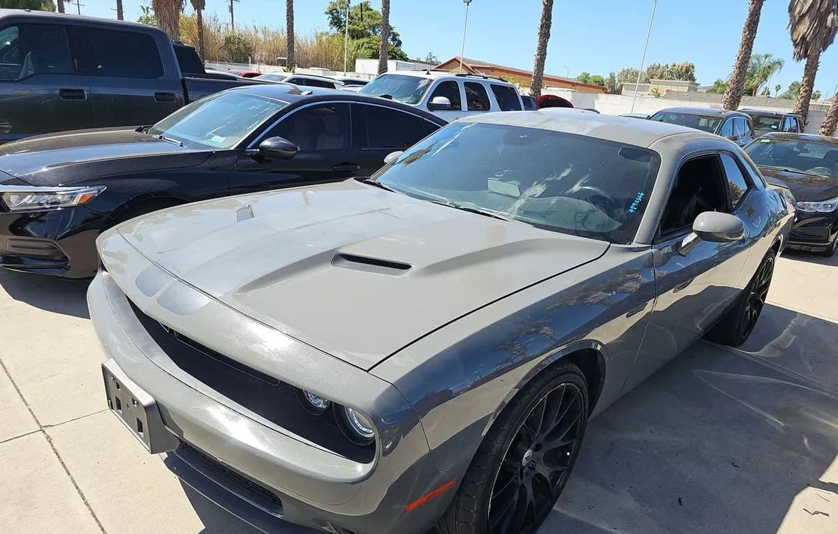 2017 DODGE CHALLENGER SXT Plus 2
