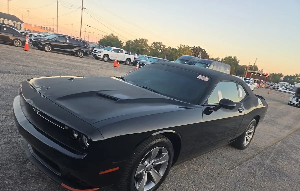 2018 DODGE CHALLENGER SXT 2