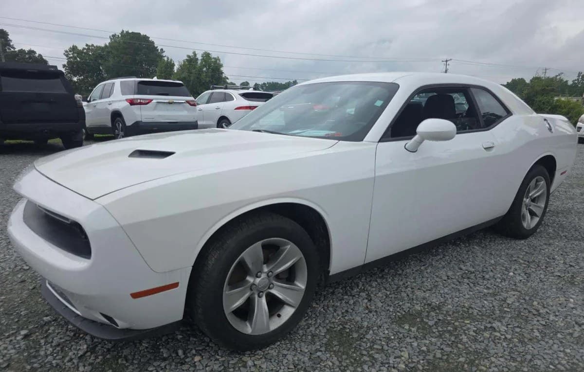 2021 DODGE CHALLENGER SXT 2