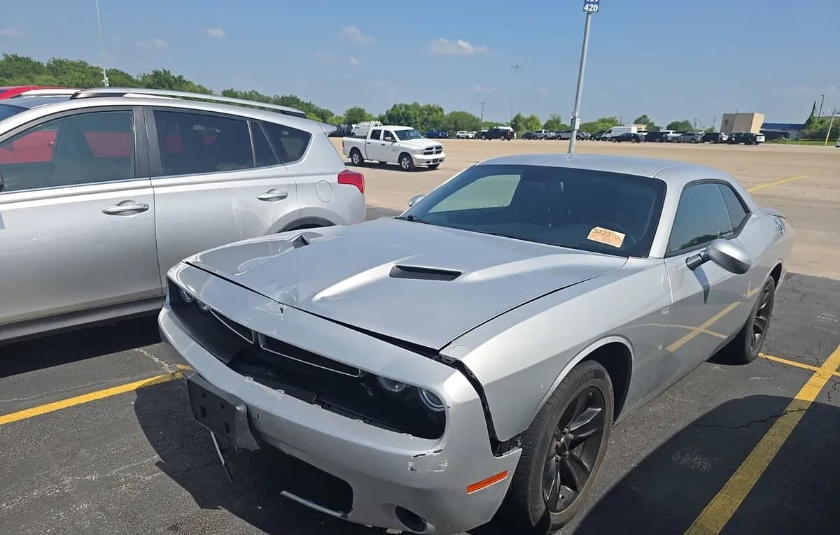 2022 DODGE CHALLENGER SXT 2