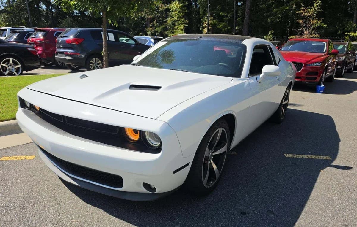 2017 DODGE CHALLENGER SXT 2