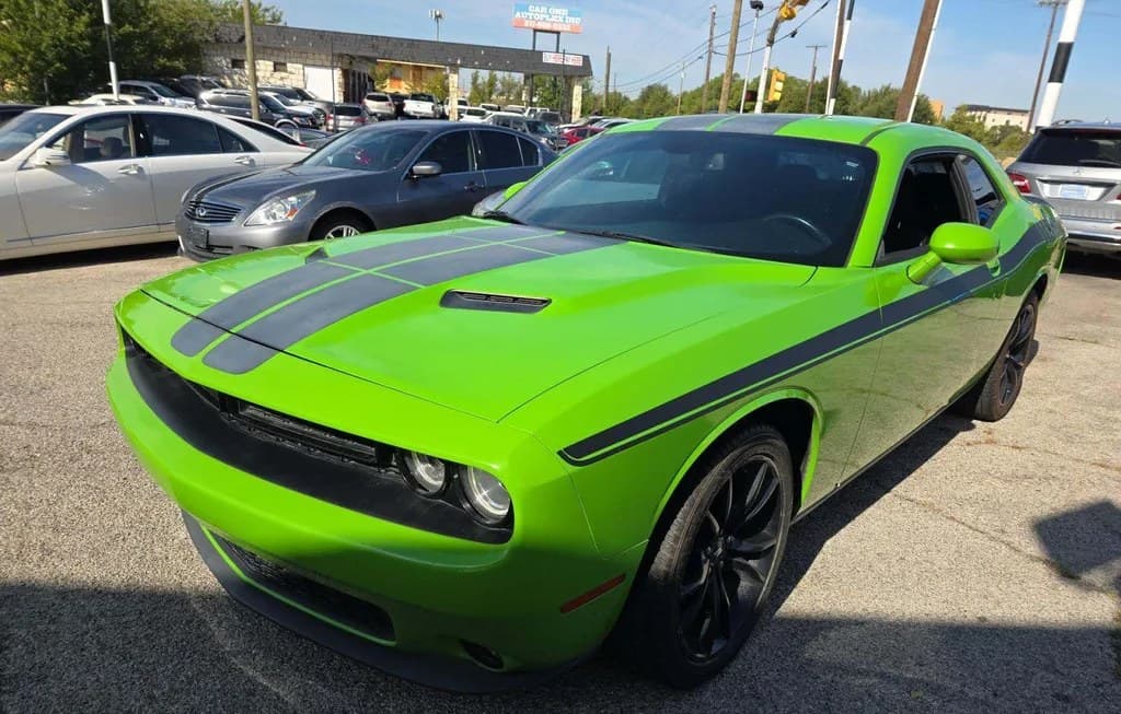 2017 DODGE CHALLENGER SXT 1