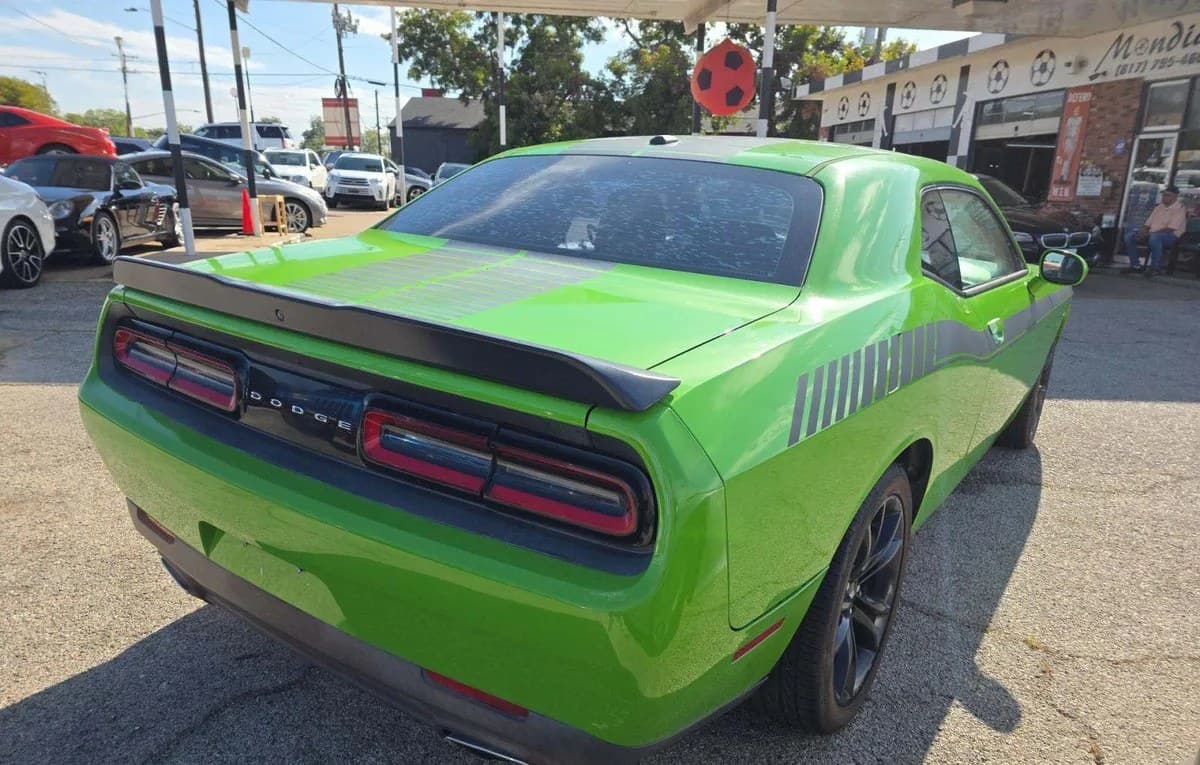 2017 DODGE CHALLENGER SXT 4