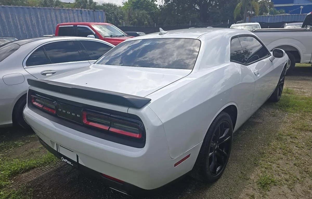 2018 DODGE CHALLENGER SXT Plus 2