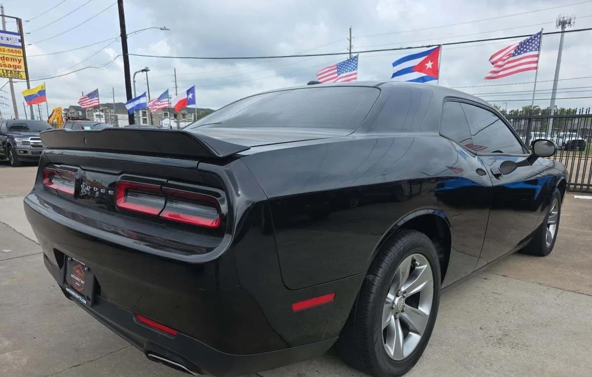 2019 DODGE CHALLENGER SXT 4