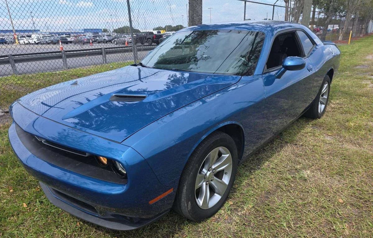2022 DODGE CHALLENGER SXT 2