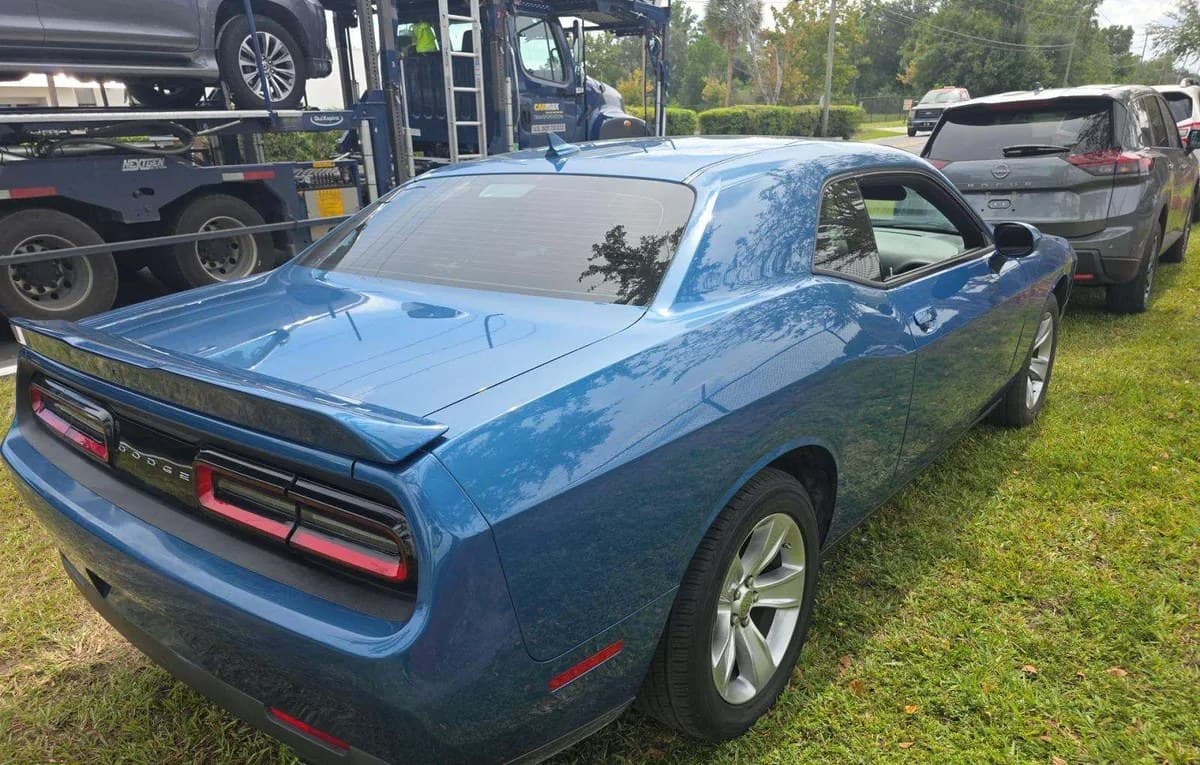 2022 DODGE CHALLENGER SXT 3