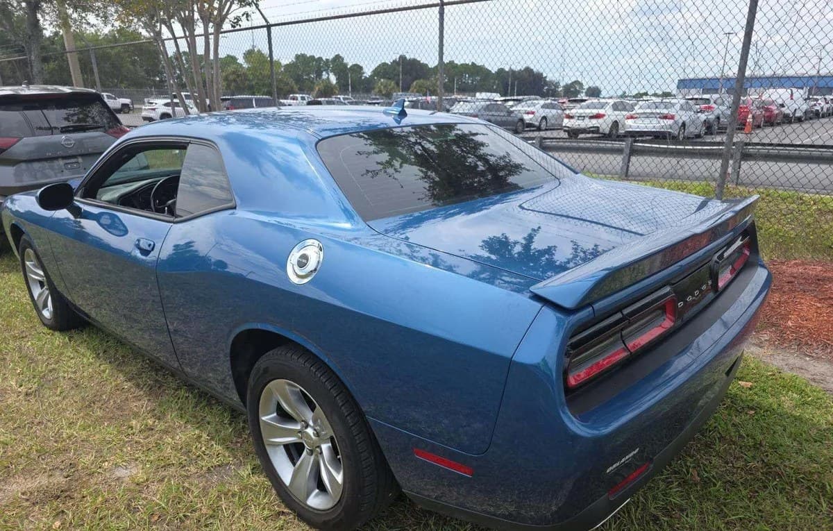 2022 DODGE CHALLENGER SXT 4