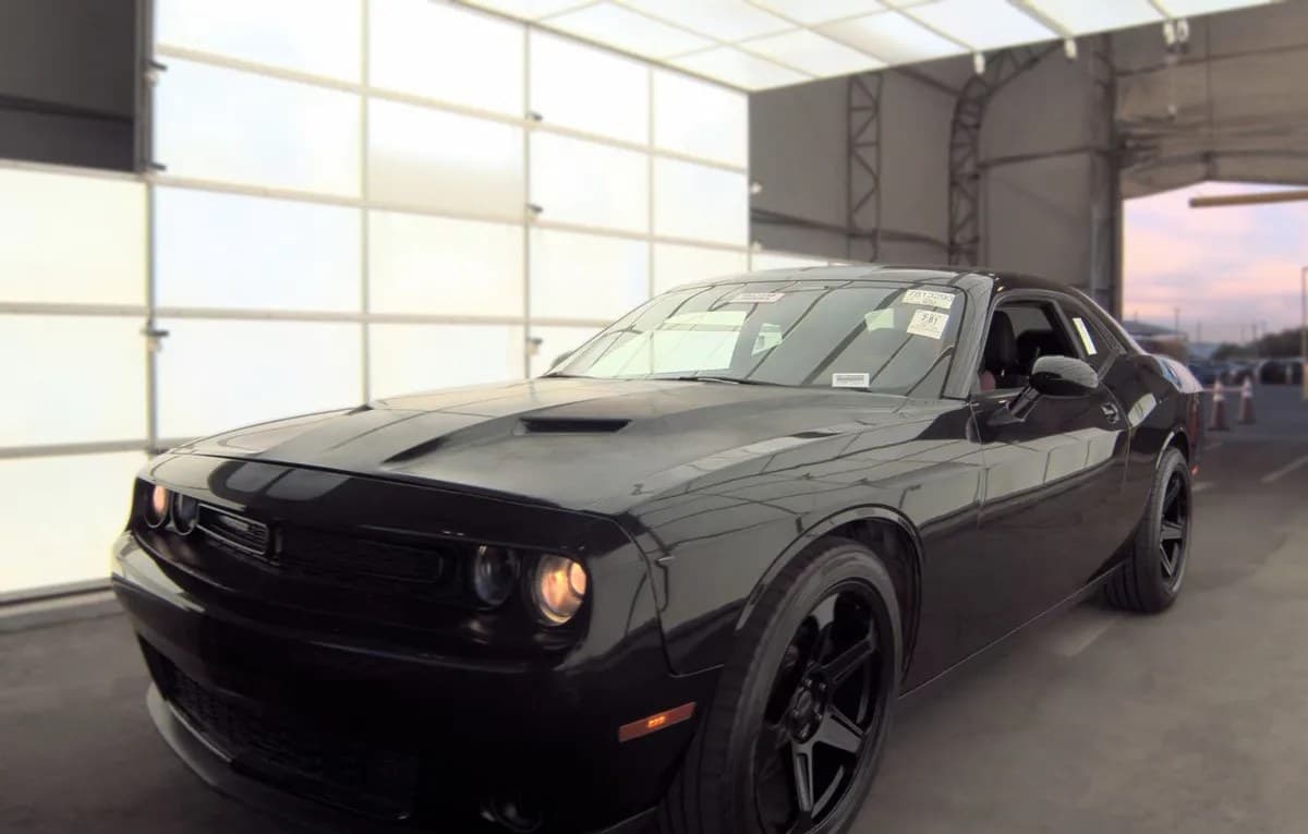 2017 DODGE CHALLENGER SXT 2