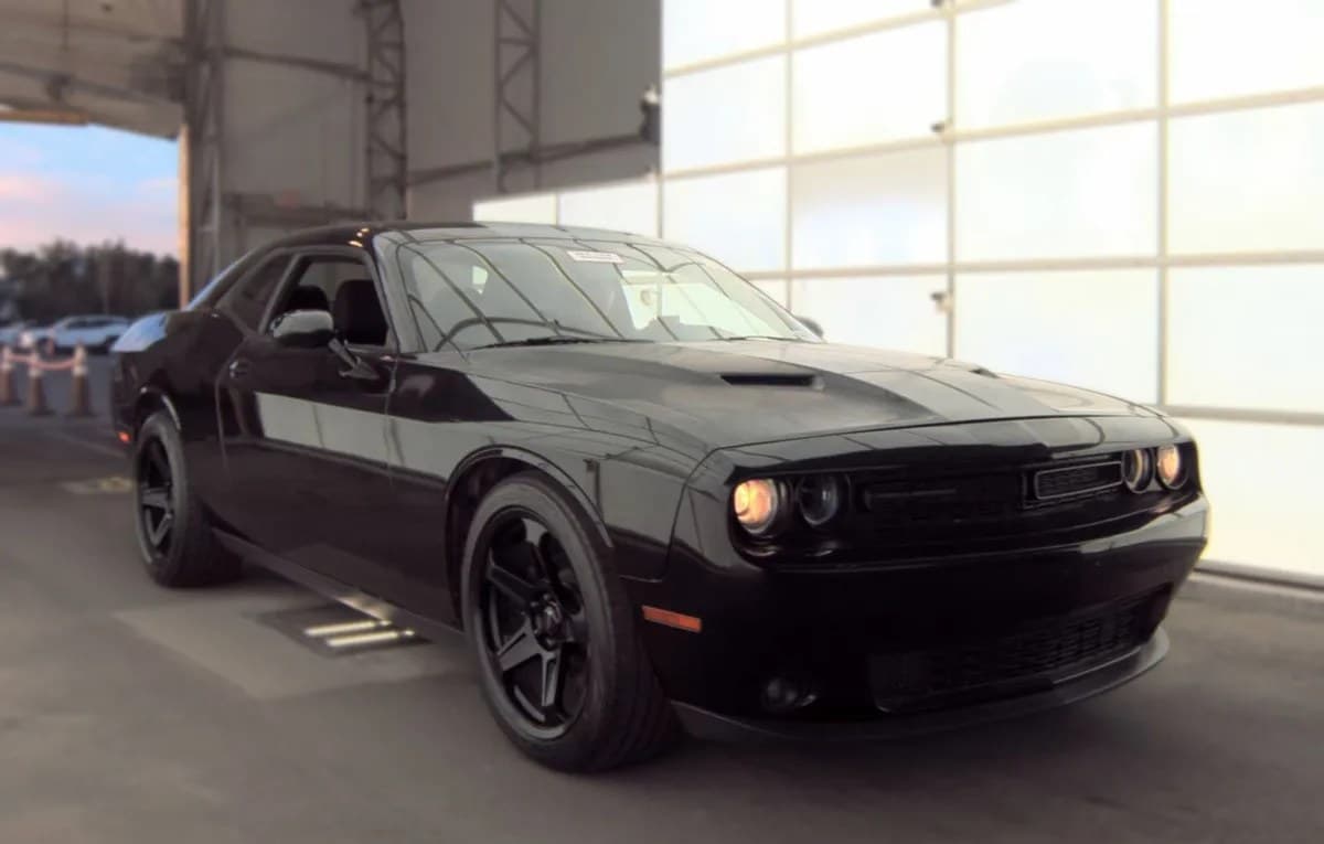 2017 DODGE CHALLENGER SXT 4
