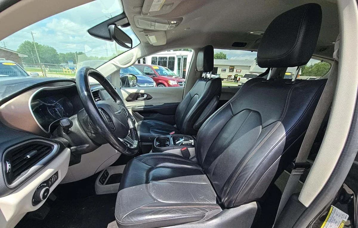 2019 CHRYSLER PACIFICA TOURING L 121.6" WB 4