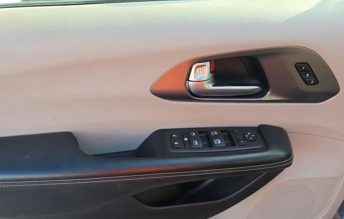 2021 CHRYSLER PACIFICA TOURING L 121.6" WB 6