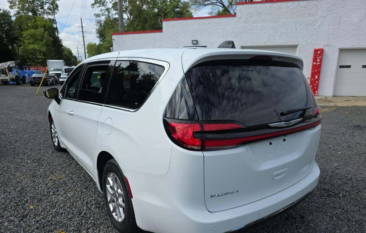 2025 CHRYSLER PACIFICA SELECT 121.6" WB 3