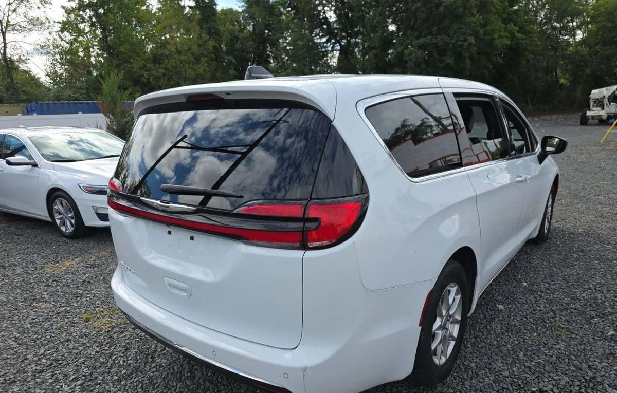 2025 CHRYSLER PACIFICA SELECT 121.6" WB 4