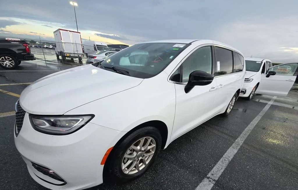 2025 CHRYSLER PACIFICA SELECT 121.6" WB