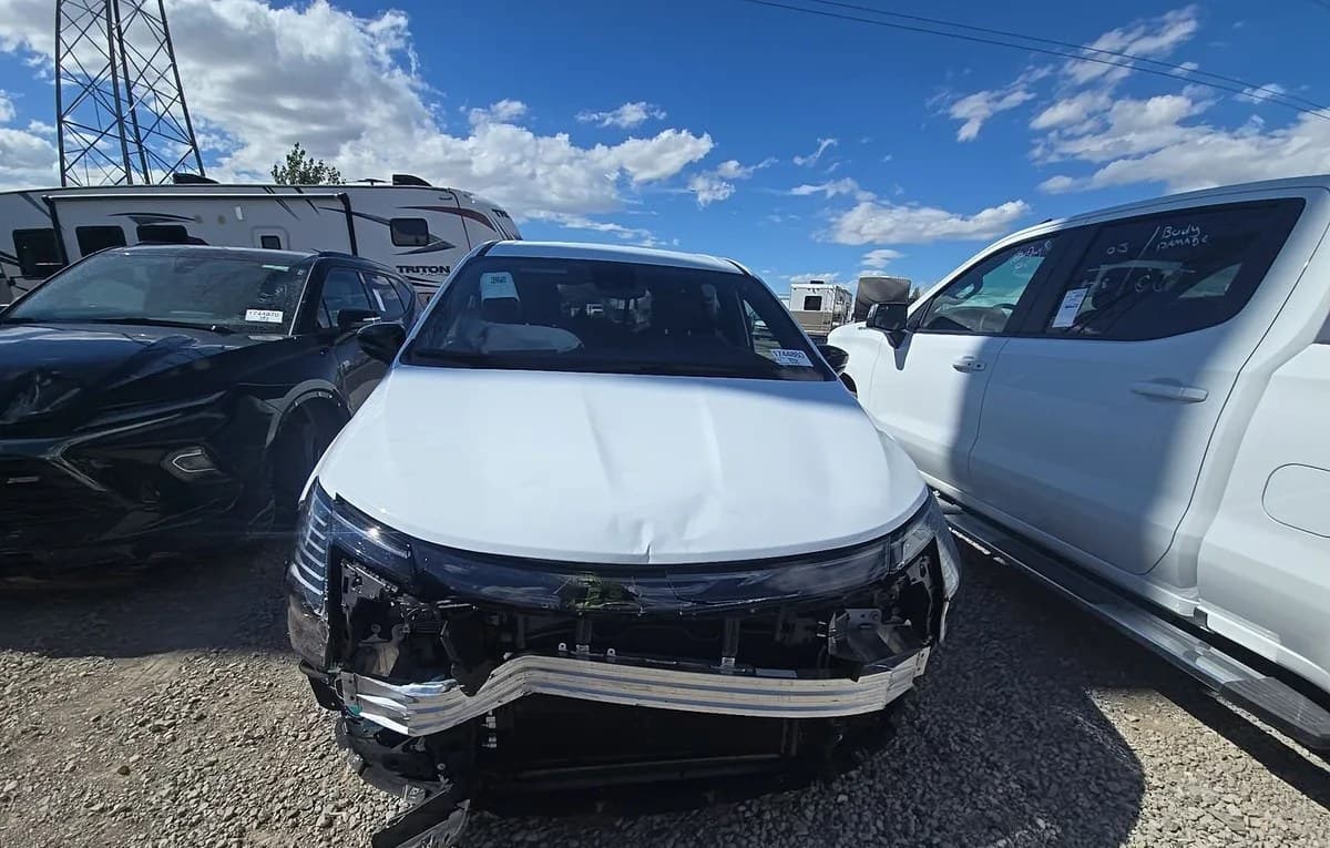 2027 CHRYSLER PACIFICA SELECT 121.6" WB 3