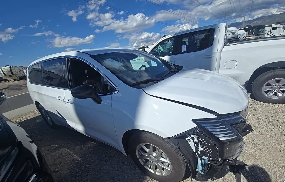 2027 CHRYSLER PACIFICA SELECT 121.6" WB 4