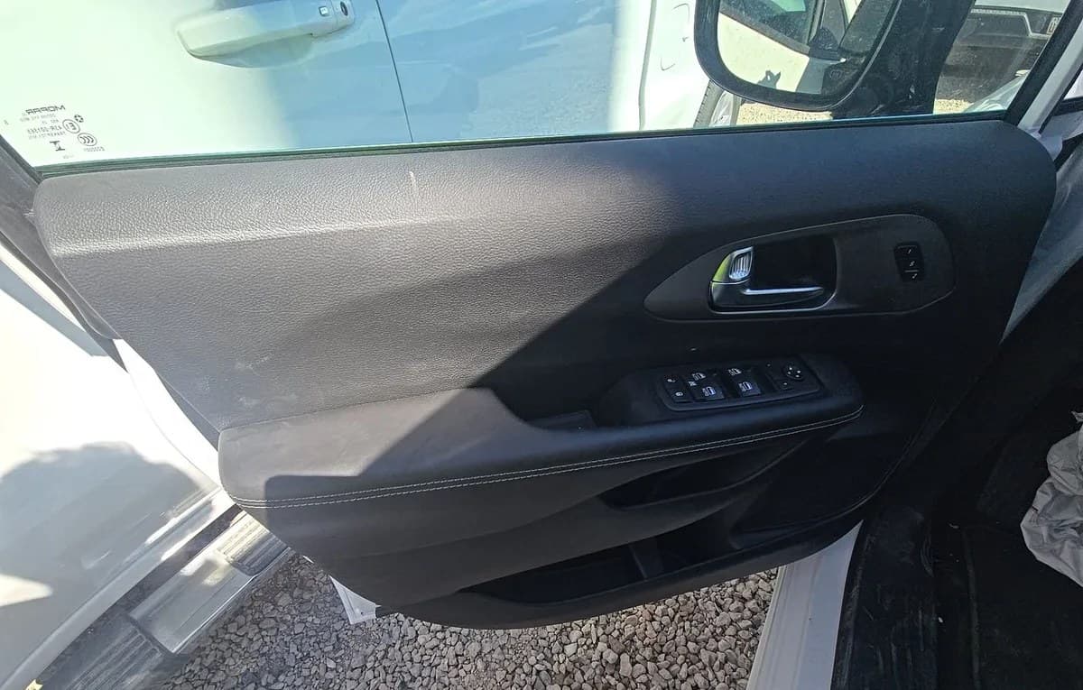 2027 CHRYSLER PACIFICA SELECT 121.6" WB 6