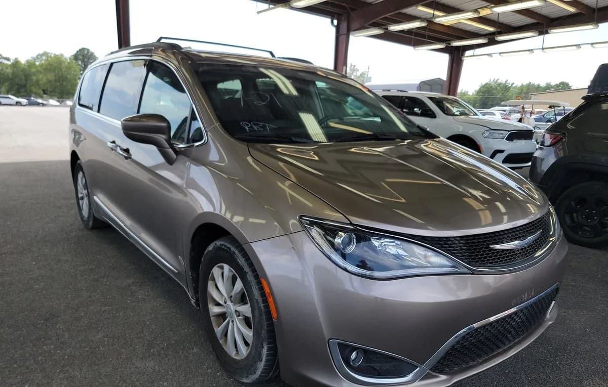 2017 CHRYSLER PACIFICA TOURING L 121.6" WB 4