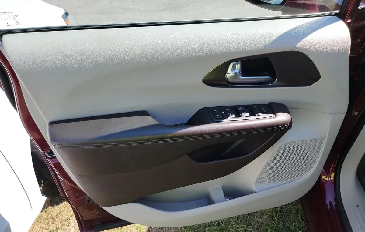 2017 CHRYSLER PACIFICA TOURING L 121.6" WB 6