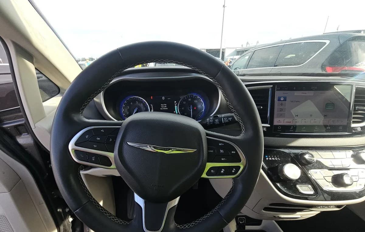 2023 CHRYSLER PACIFICA TOURING L 121.6" WB 7