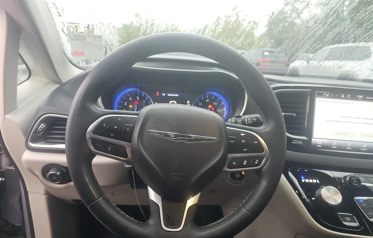 2023 CHRYSLER PACIFICA TOURING L 121.6" WB 7