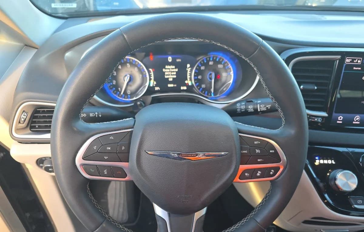 2023 CHRYSLER PACIFICA TOURING L 121.6" WB 7