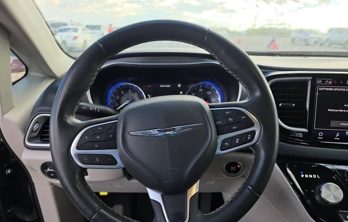 2022 CHRYSLER PACIFICA TOURING L 121.6" WB 7