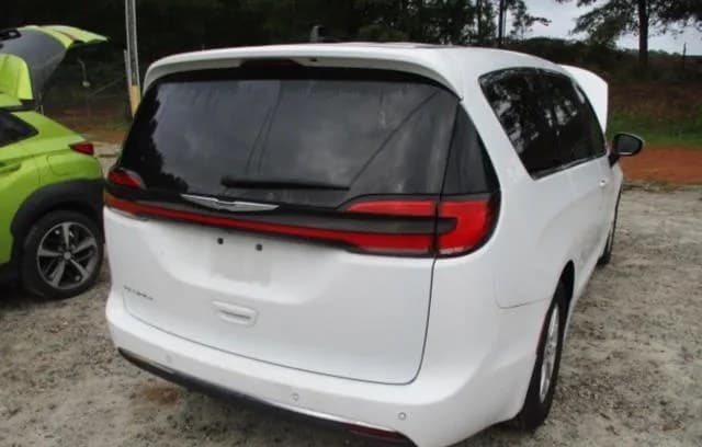 2023 CHRYSLER PACIFICA TOURING L 121.6" WB 3