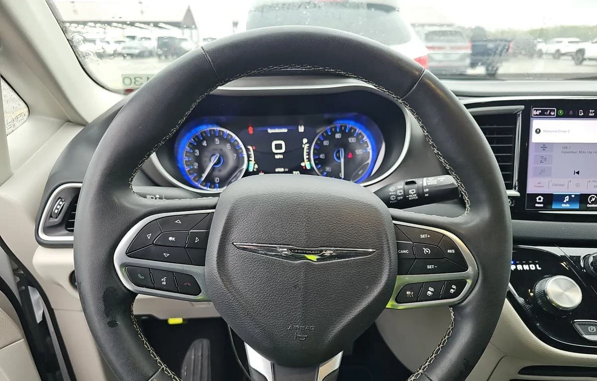 2023 CHRYSLER PACIFICA TOURING L 121.6" WB 7