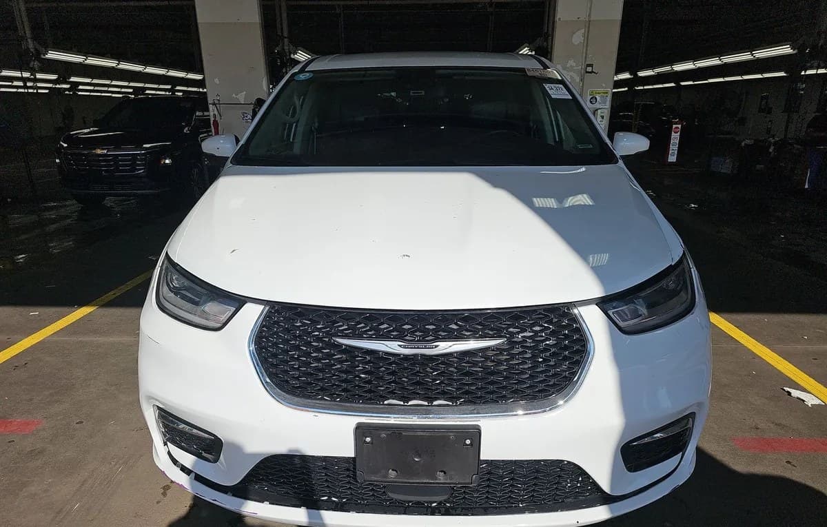 2023 CHRYSLER PACIFICA TOURING L 121.6" WB 3
