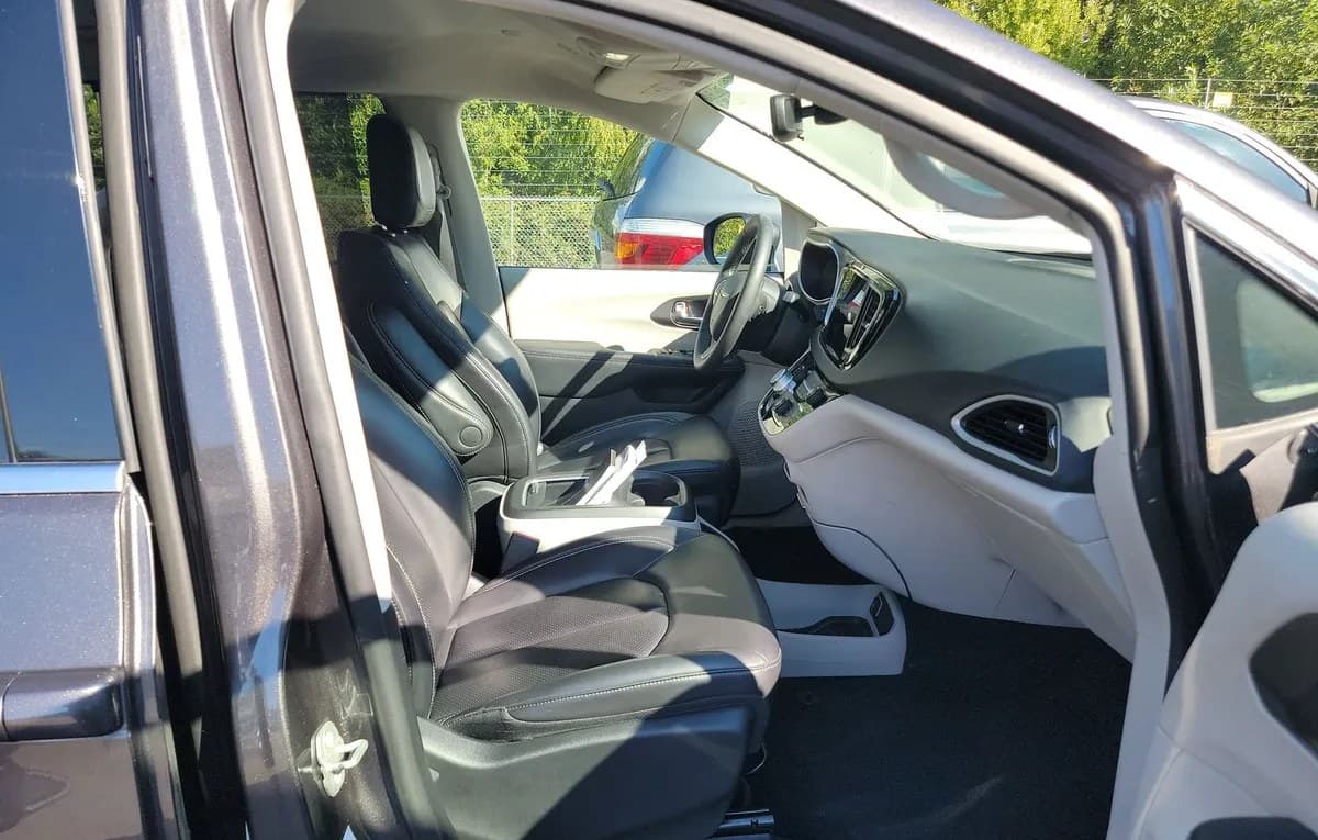 2023 CHRYSLER PACIFICA TOURING L 121.6" WB 5