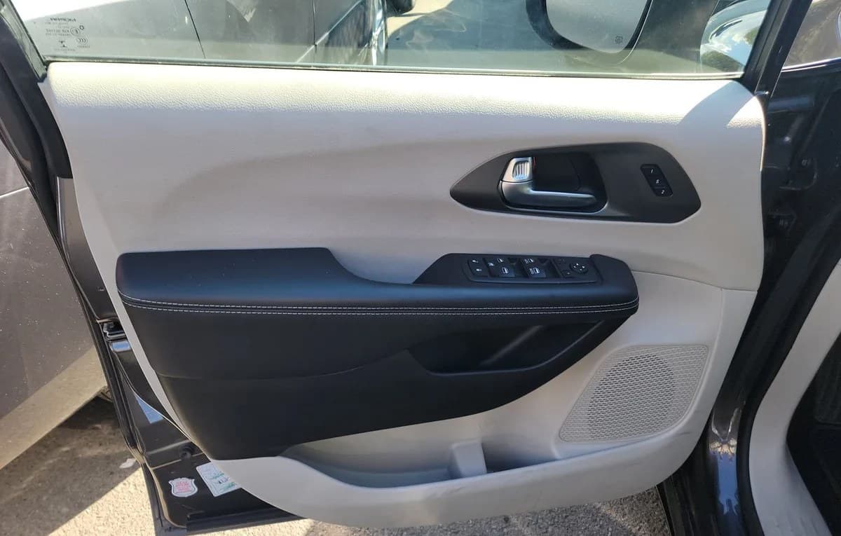 2023 CHRYSLER PACIFICA TOURING L 121.6" WB 6