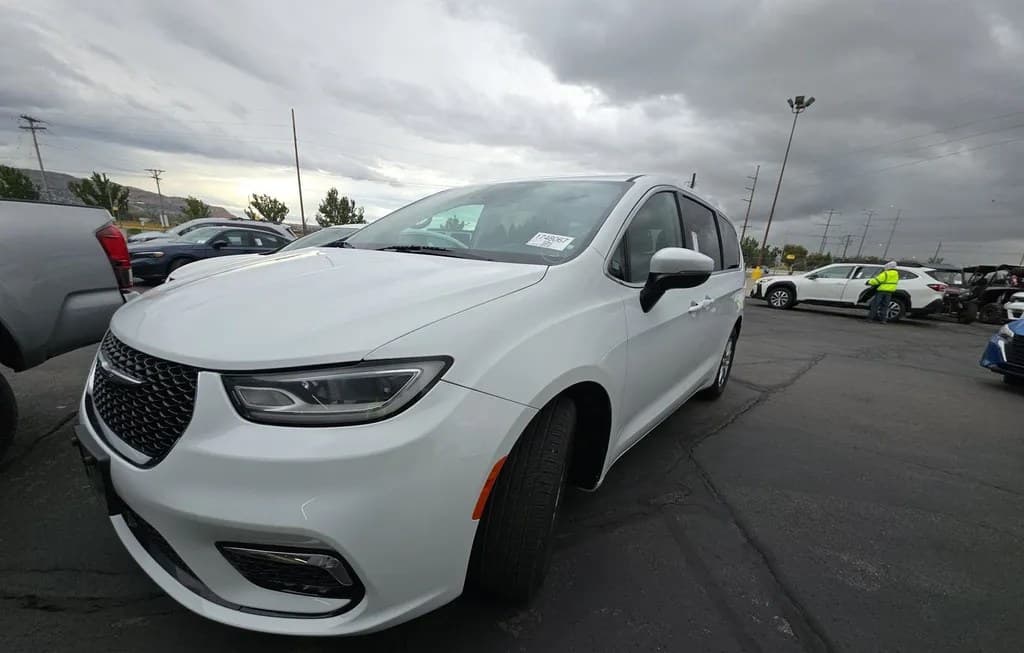 2023 CHRYSLER PACIFICA TOURING L 121.6" WB