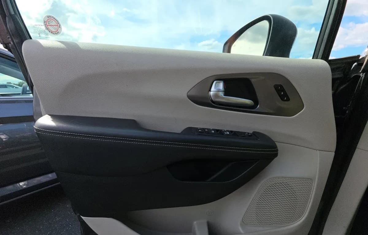 2023 CHRYSLER PACIFICA TOURING L 121.6" WB 6