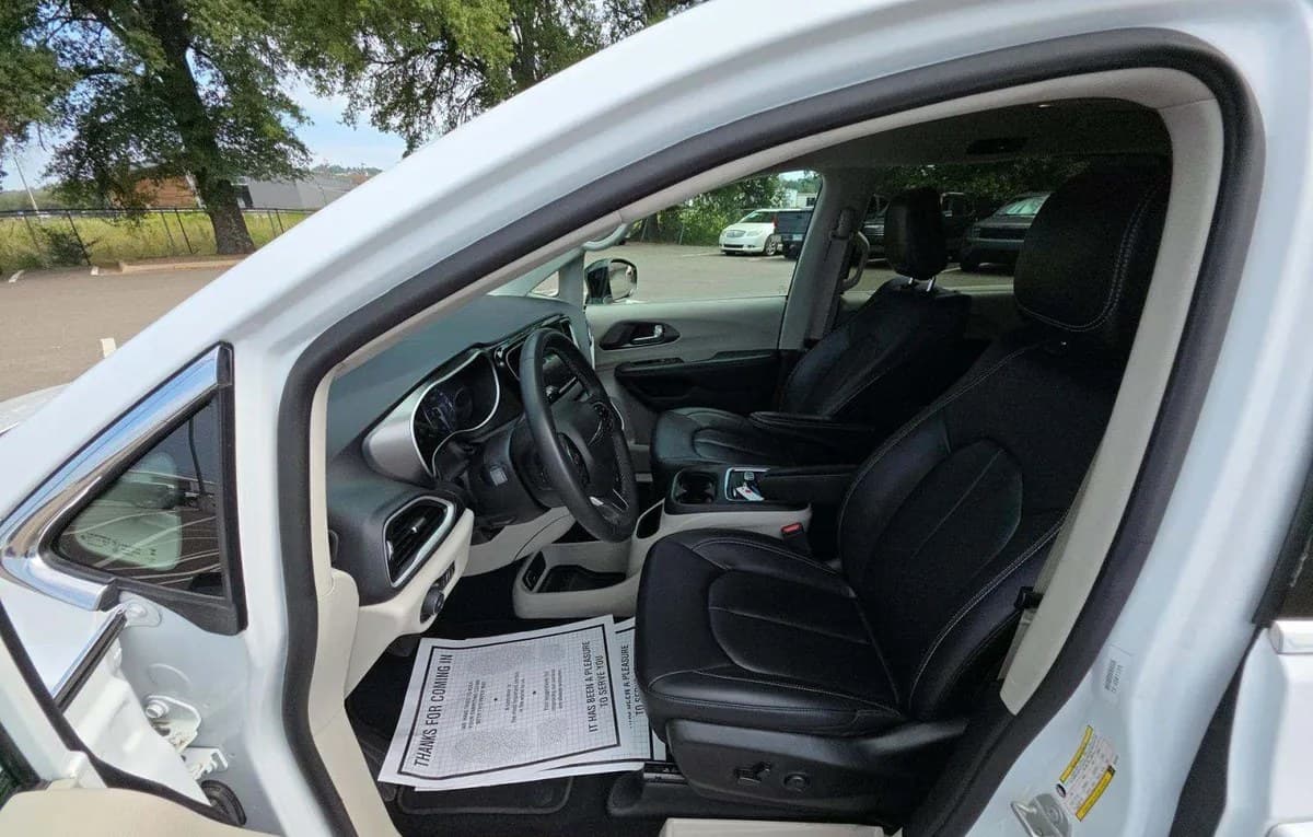 2024 CHRYSLER PACIFICA TOURING L 121.6" WB 4