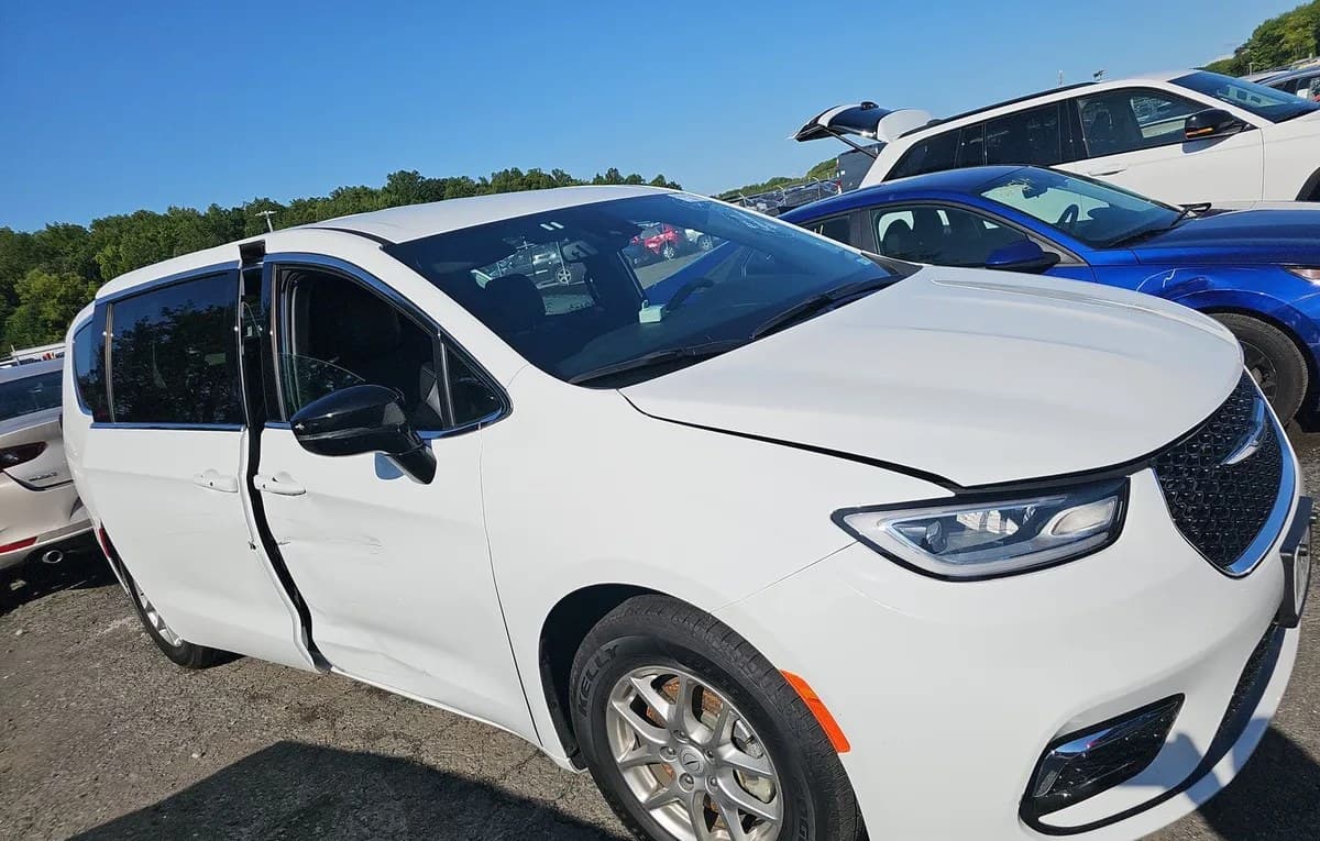 2025 CHRYSLER PACIFICA SELECT 121.6" WB 4