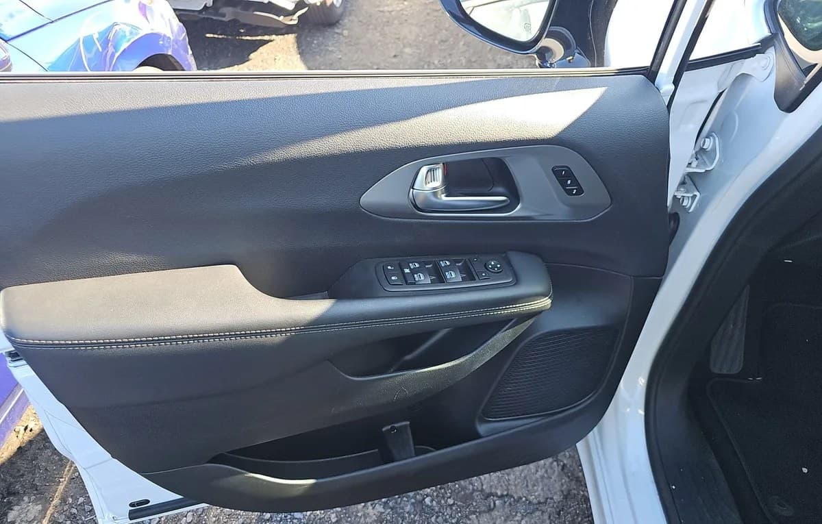 2025 CHRYSLER PACIFICA SELECT 121.6" WB 6