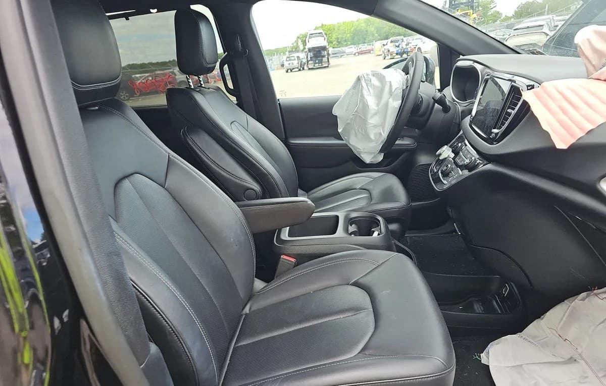 2026 CHRYSLER PACIFICA SELECT 121.6" WB 5