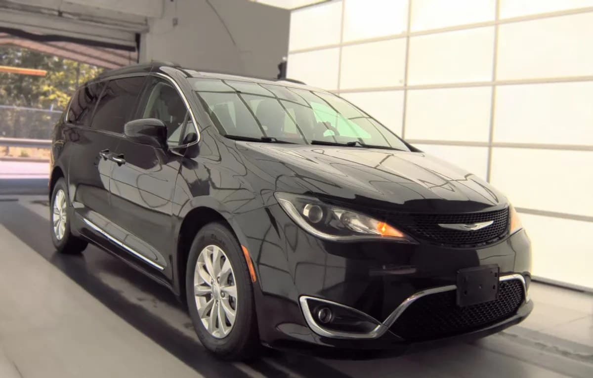 2017 CHRYSLER PACIFICA TOURING L 121.6" WB 4
