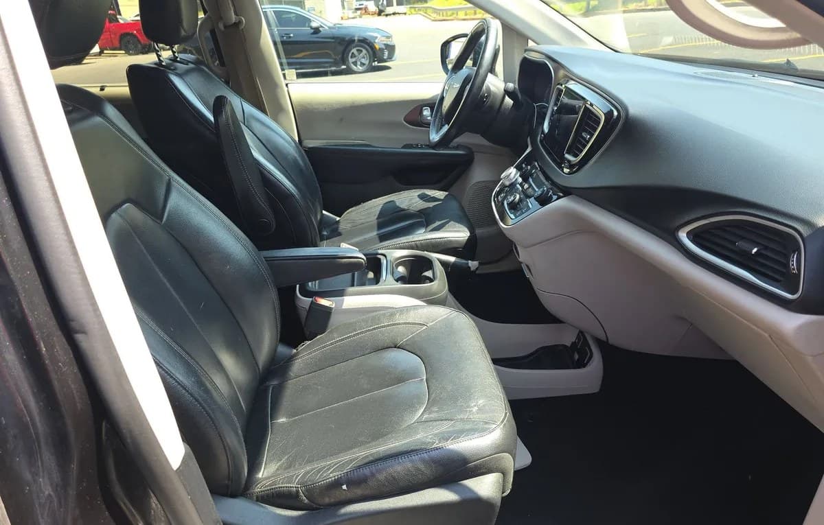 2017 CHRYSLER PACIFICA TOURING L 121.6" WB 5