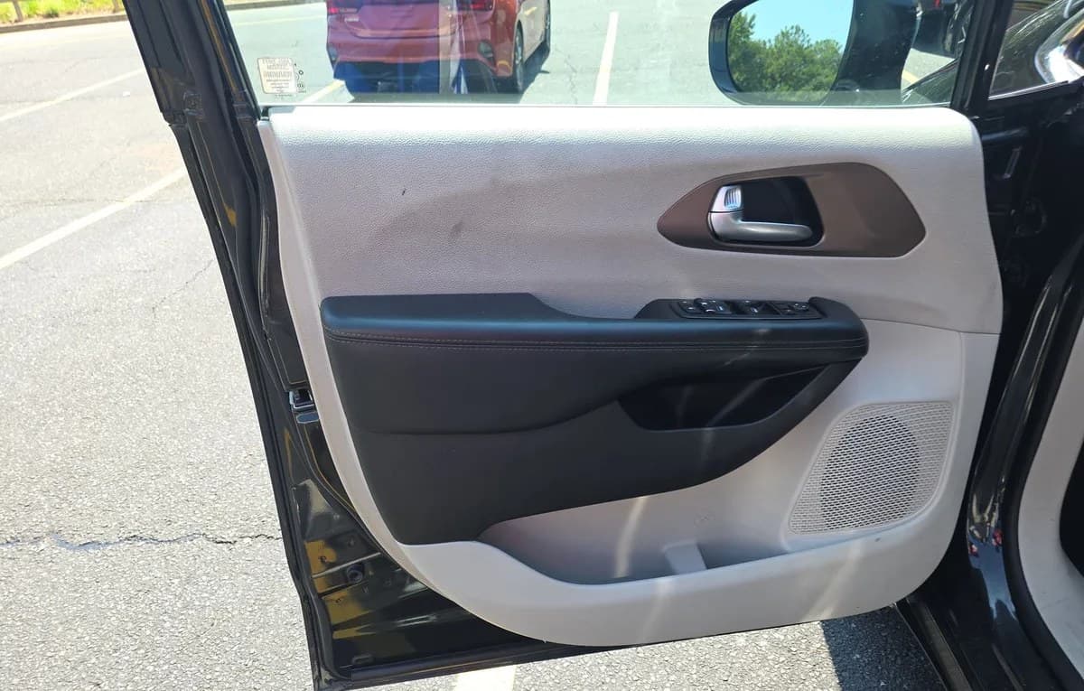 2017 CHRYSLER PACIFICA TOURING L 121.6" WB 6