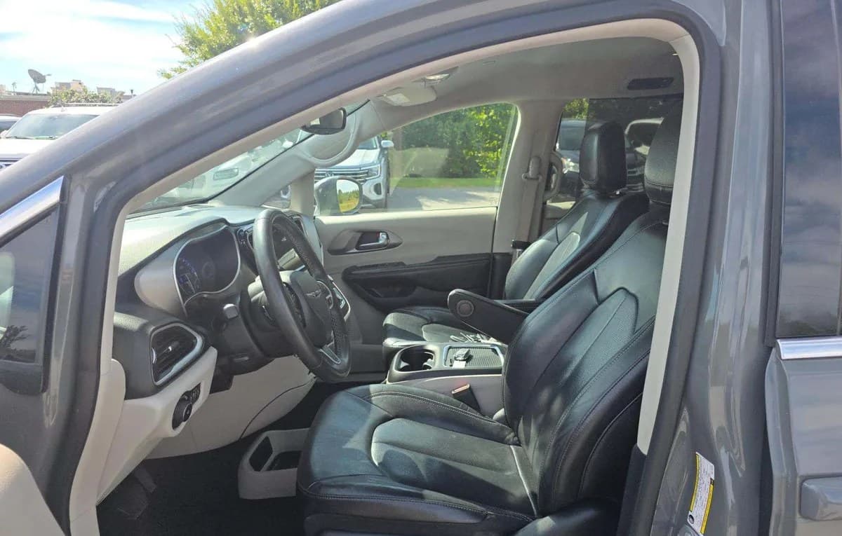 2022 CHRYSLER PACIFICA TOURING L 121.6" WB 4