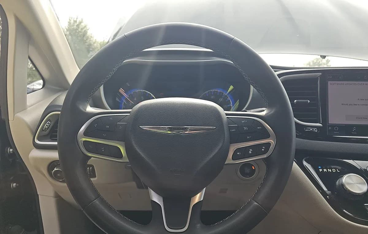 2023 CHRYSLER PACIFICA TOURING L 121.6" WB 7