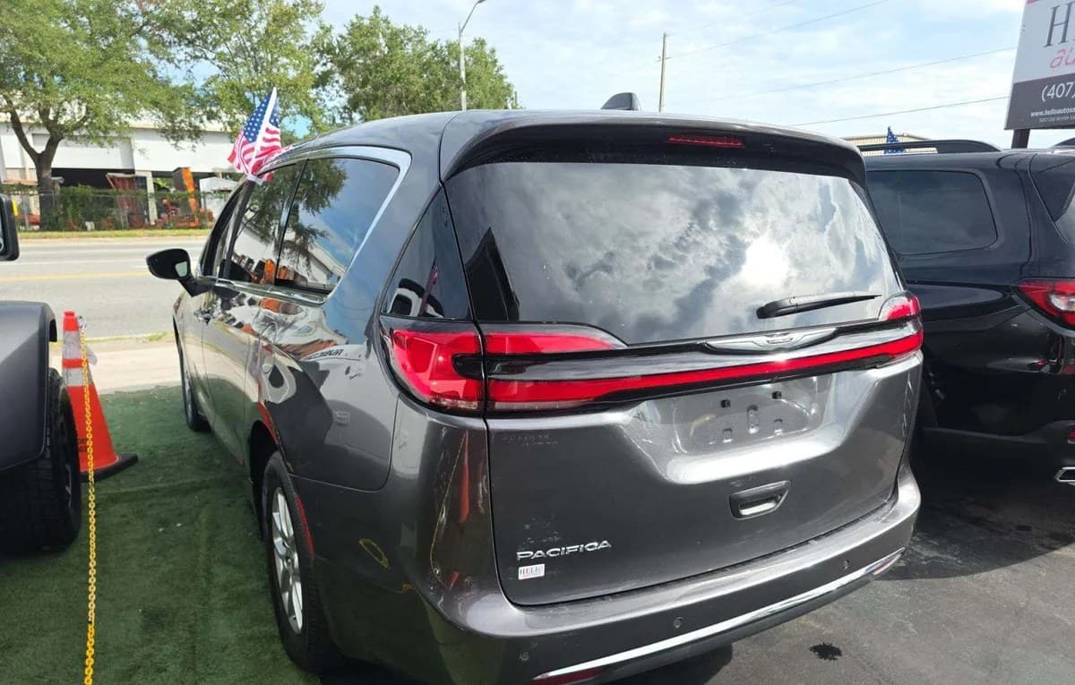2023 CHRYSLER PACIFICA TOURING L 121.6" WB 3