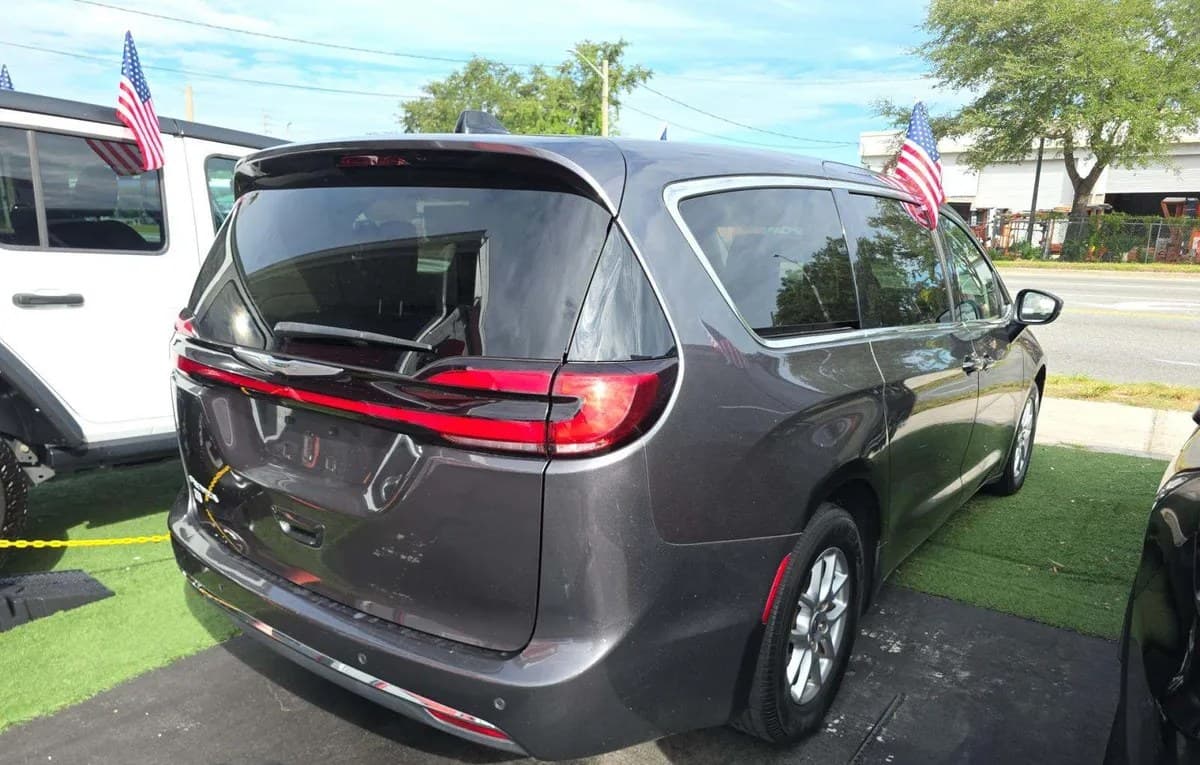 2023 CHRYSLER PACIFICA TOURING L 121.6" WB 4
